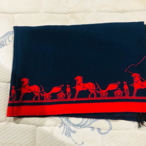 Authentic HERMES CARRE SHAWL - Picture 7 of 7